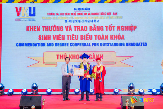 Trường Đại học Công nghệ Thông tin và Truyền thông Việt - Hàn trao bằng tốt nghiệp cho gần 900 tân kỹ sư, tân cử nhân