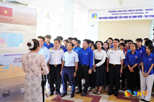 Khai mạc triển lãm “Tuổi trẻ với biển đảo quê hương”