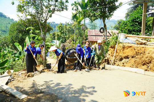 Gần 100m đường bê tông được tuổi trẻ vùng cao góp sức hoàn thiện