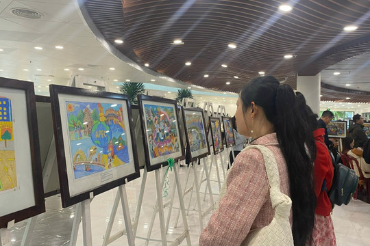 Thi và triển lãm tranh thiếu nhi với chủ đề “Quê hương trong mắt em”