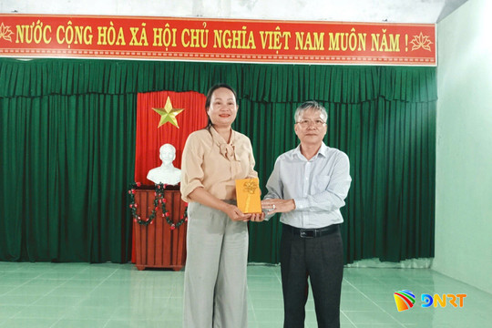 Chủ tịch HĐND thành phố Nguyễn Đức Dũng dự sinh hoạt Chi bộ thôn Xuân Lư