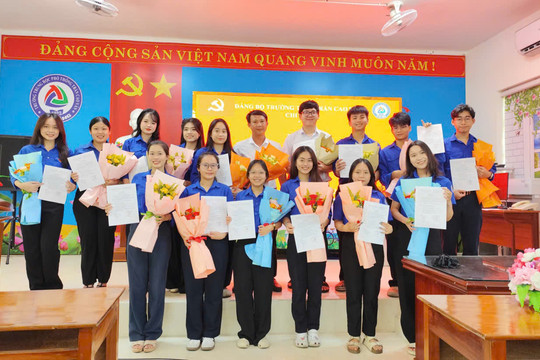 Nuôi dưỡng khát vọng đứng vào hàng ngũ của Đảng từ ghế nhà trường
