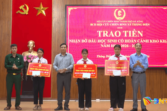 Hội Cựu chiến binh xã Thăng Điền nhận đỡ đầu 3 em học sinh khó khăn