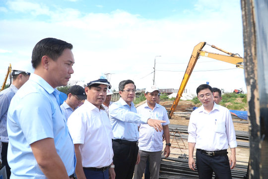 Bàn giao toàn bộ mặt bằng sạch trước ngày 30/10 để thi công cầu Duy Phước