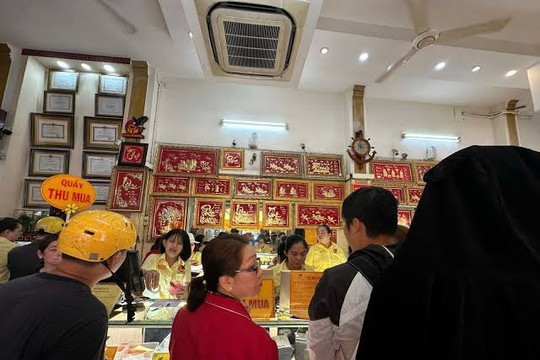 Giá vàng hôm nay 10/10/2026: Vàng miếng SJC, nhẫn trơn 9999 BTMC và vàng thế giới