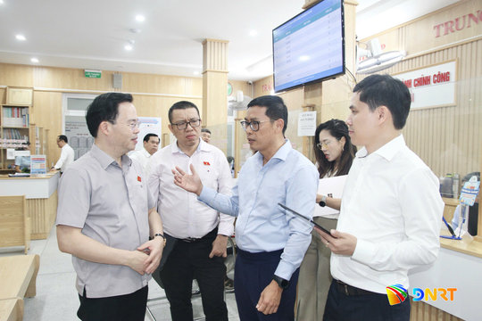 Đoàn giám sát của Quốc hội khảo sát thực tế chuyển đổi số tại phường An Hải