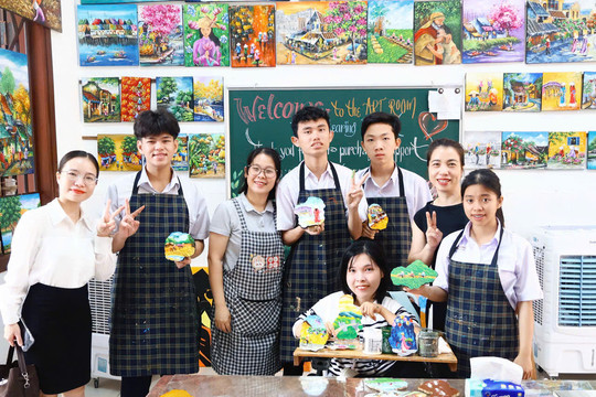 Vẽ cuộc đời bằng tri thức và nghị lực