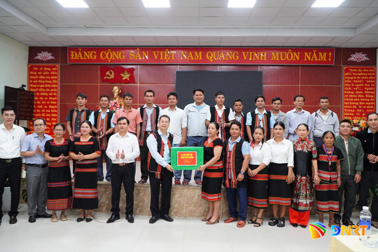 Chủ tịch UBND thành phố Đà Nẵng Nguyễn Mạnh Hùng dự sinh hoạt tại Chi bộ thôn Nước Non