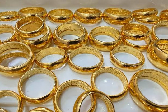 Giá vàng hôm nay 13/10/2026: Vàng miếng SJC, nhẫn trơn 9999 BTMC và vàng thế giới