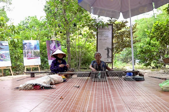 Tìm hướng phát triển làng nghề truyền thống