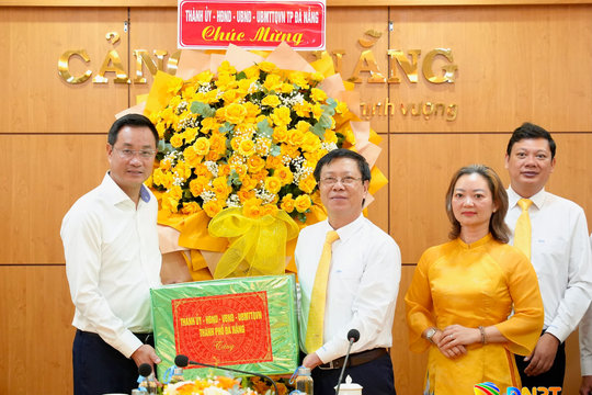 Bí thư Thành ủy Lê Ngọc Quang thăm, chúc mừng doanh nghiệp nhân ngày Doanh nhân Việt Nam