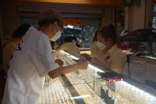 Giá vàng hôm nay 14/10/2026: Vàng miếng SJC, nhẫn trơn 9999 BTMC và vàng thế giới