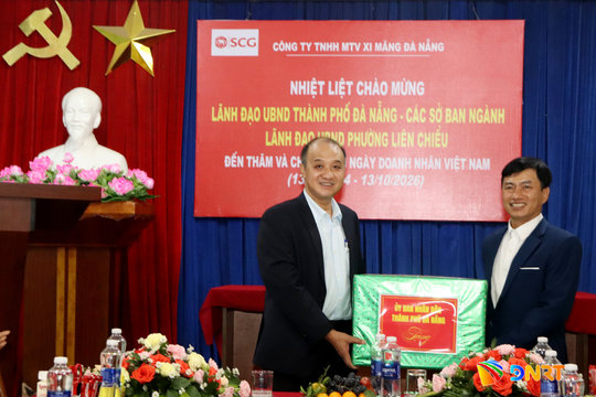 Phó Chủ tịch UBND thành phố Lê Quang Nam thăm, chúc mừng doanh nghiệp nhân ngày Doanh nhân Việt Nam