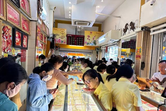 Giá vàng hôm nay 15/10/2026: Vàng miếng SJC, nhẫn trơn 9999 BTMC và vàng thế giới