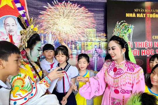 Bền bỉ với sân khấu tuồng
