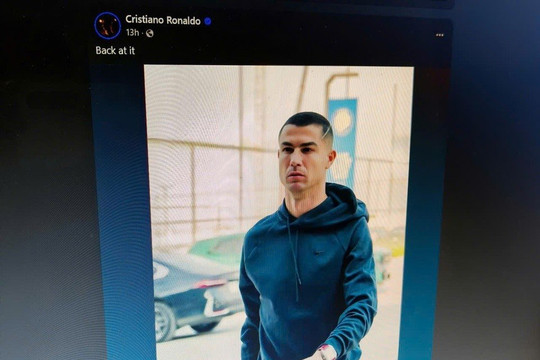 Nắm khối tài sản 1,2 tỷ USD, siêu sao Cristiano Ronaldo vẫn trung thành với iPhone 15 Pro