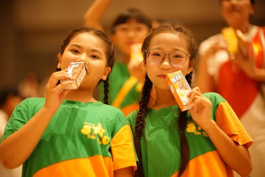 Cùng Vinamilk “Chắp cánh tuổi thơ”