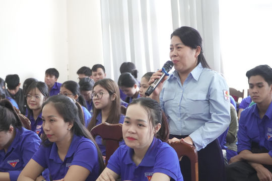 Đối thoại giữa người đứng đầu cấp ủy, chính quyền với phụ nữ và thanh niên