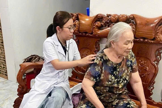 Phường An Hải khám sức khỏe tại nhà cho người cao tuổi, người khuyết tật