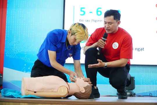 Đà Nẵng trang bị kỹ năng sơ cấp cứu cộng đồng cho học sinh, sinh viên