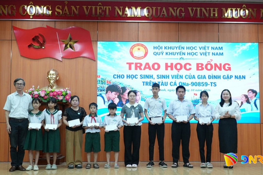 Trao 44 suất học bổng cho con thuyền viên gặp nạn trên biển