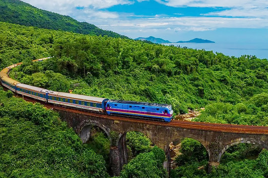 Hai tuyến tàu kết nối Đà Nẵng với Huế, Đà Nẵng với Quy Nhơn và Nha Trang vào top 10 và 14 chuyến tàu đẹp nhất thế giới năm 2026
