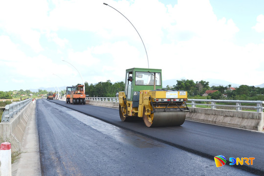 Gấp rút hoàn thành đường dẫn phía nam cầu Sông Thu