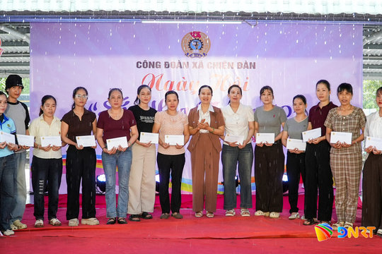 Ngày hội “Sắc hoa Tháng 10” tại xã Chiên Đàn