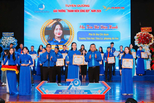 Cô giáo sống đẹp...