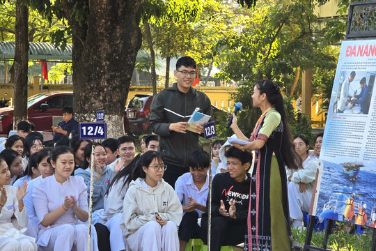 Đà Nẵng: 20.000 thanh niên, học sinh tham gia hành trình "Tuổi trẻ với biển đảo quê hương"