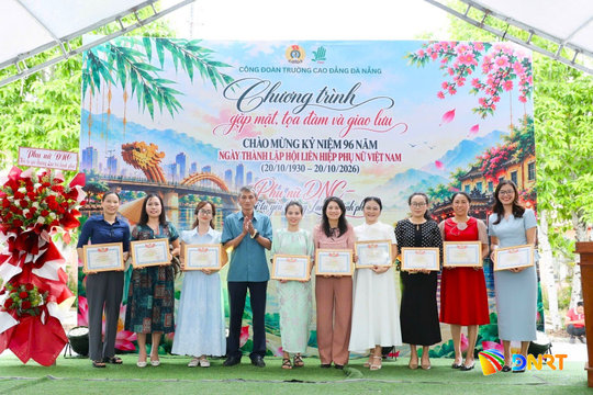 Trường Cao đẳng Đà Nẵng tôn vinh nữ cán bộ, giáo viên "Giỏi việc nước, đảm việc nhà"