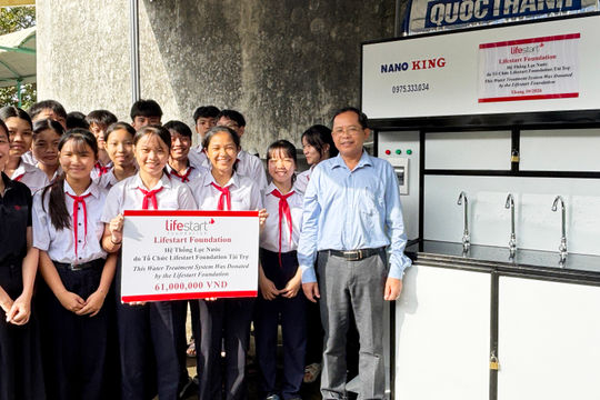 Lifestart Foundation bàn giao hệ thống lọc nước sạch cho 11 trường học các xã miền núi