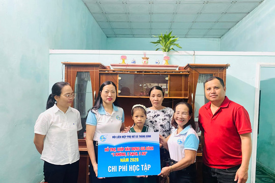 Phụ nữ xã Thăng Bình hỗ trợ 15 hộ xây dựng gia đình “5 không, 3 sạch, 3 an”