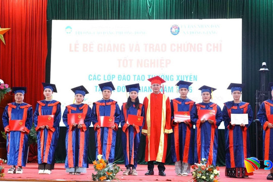 Trao chứng chỉ nghề cho 112 học viên xã Đông Giang