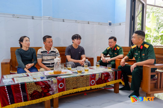 Tuổi trẻ Nông Sơn viết đơn tình nguyện nhập ngũ