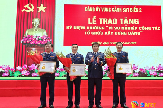 Vùng Cảnh sát biển 2 trao Kỷ niệm chương “Vì sự nghiệp công tác tổ chức xây dựng Đảng”