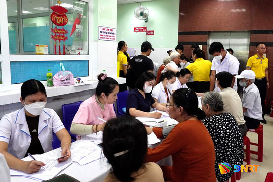 Khám bệnh miễn phí cho 1.000 người dân khó khăn 7 xã phía nam Đà Nẵng