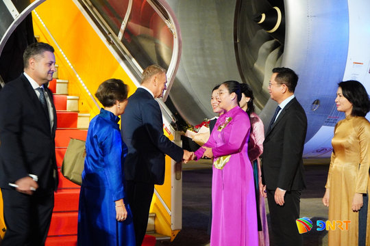 Polish PM Donald Tusk arrives in Da Nang, beginning official visit to Vietnam