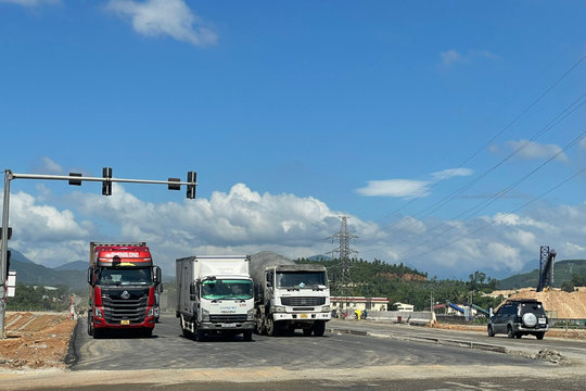 Dự án nút giao quốc lộ 14B với cao tốc Đà Nẵng - Quảng Ngãi: Khẩn trương thi công chặng nước rút