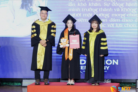 Trường Cao đẳng Anh Quốc BTEC FPT Đà Nẵng trao bằng tốt nghiệp cho sinh viên