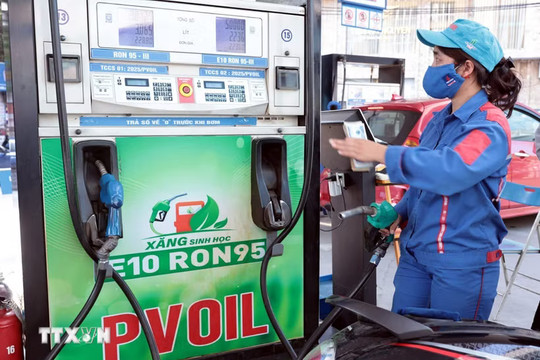 Giá xăng dầu đồng loạt tăng, xăng E10 có giá mới 25.734 đồng mỗi lít