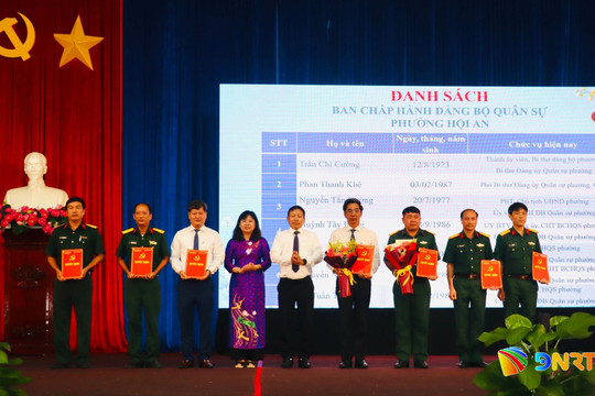 Phường Hội An trao Huy hiệu Đảng, công bố thành lập Đảng bộ Quân sự phường