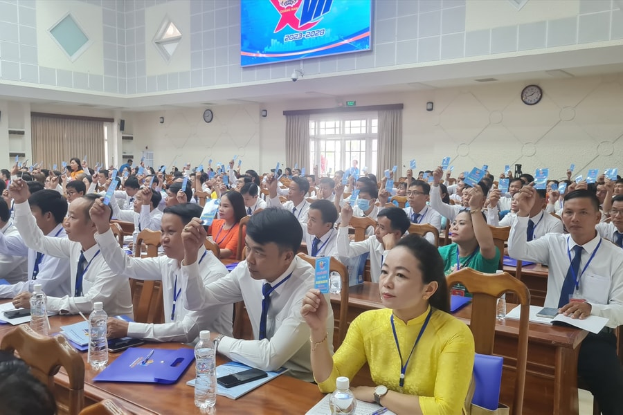 Khai mạc phiên thứ nhất Đại hội Công đoàn tỉnh Quảng Nam lần thứ XVII