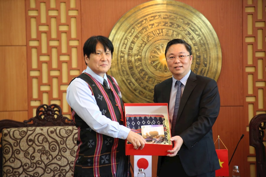 Từ món quà gửi bạn...