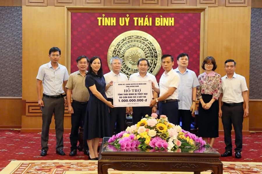 Lãnh đạo tỉnh Quảng Nam thăm, trao hỗ trợ khắc phục hậu quả bão số 3 tại Thái Bình và Hải Phòng