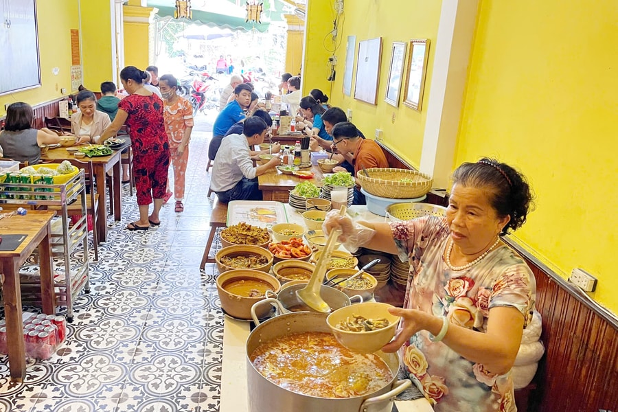 Từ gánh mỳ mẹ Mua