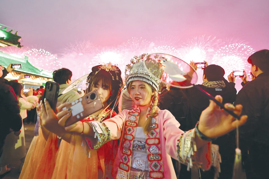 Du xuân theo kiểu gen Z