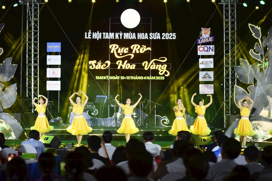 Rực rỡ sắc vàng lễ hội "Tam Kỳ - Mùa hoa sưa 2025"
