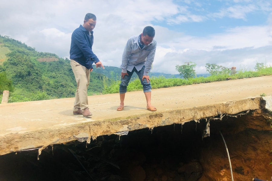 Sạt lở tại làng Tu Hon gây cản trở thi công công trình khẩn cấp tại Trà Don