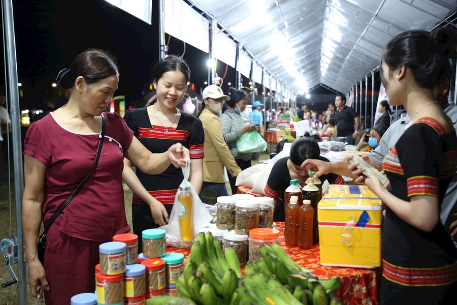 Ngày 21 và 22/6, Nam Giang tổ chức phiên chợ đêm lần thứ I năm 2025